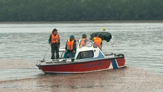 Giông lốc khiến lật thuyền, 4 người mất tích