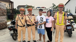 Đại uý CSGT "có duyên" tìm điện thoại thất lạc cho người dân