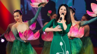 Đại tá, NSND Hồng Hạnh: Hát lời lửa cháy bằng trái tim yêu