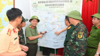 Tiếp tục tìm kiếm 2 nạn nhân trong vụ lật đò trên sông Chanh