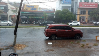 Cần Thơ xuất hiện trận mưa "vàng” giải nhiệt