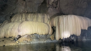 Phát hiện hang động có thạch nhũ đẹp mê hồn ở Trường Sơn