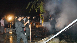 Cảnh sát xuyên đêm chữa cháy xưởng chế biến gỗ