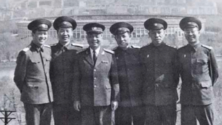 Tay súng, tay kèn trên chiến hào Điện Biên Phủ