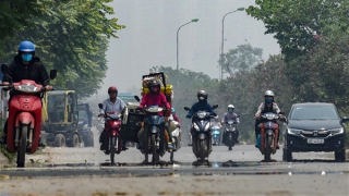 Nắng nóng nhiều nơi 42 độ C, miền Bắc đêm có mưa