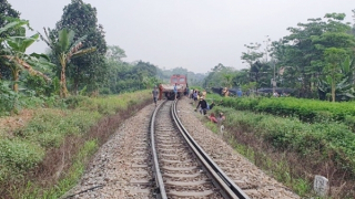 Nỗi lo đường ngang tự mở tiềm ẩn tai nạn trên tuyến đường sắt Bắc - Nam