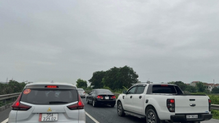 Ngày cuối kỳ nghỉ lễ: Đường cao tốc Pháp Vân-Cầu Giẽ ùn ứ