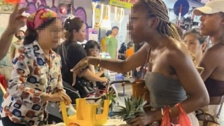 Thực - hư vụ bán 3 quả dứa giá 500 nghìn đồng cho du khách nước ngoài