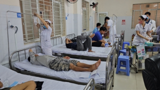 Số người ngộ độc thực phẩm sau khi ăn bánh mì ở Long Khánh đã tăng lên 250 người