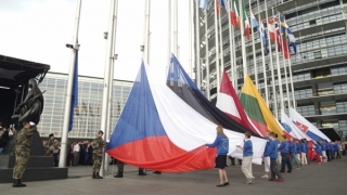 Thành tựu và thách thức của EU sau 2 thập kỉ từ “vụ nổ Big Bang”