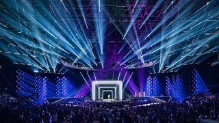 Khi người của công chúng “say”