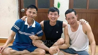 Khen thưởng 2 cán bộ xã dũng cảm cứu du khách bị đuối nước