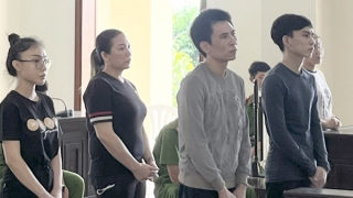 Tuyên án nhóm mua bán người dưới 16 tuổi ép làm nhân viên quán karaoke