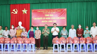 Cục An ninh điều tra tặng quà đồng bào khó khăn tỉnh Sóc Trăng