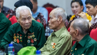 Gặp mặt 13 chiến sĩ Điện Biên ở lại Mường Ảng phát triển kinh tế