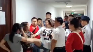 Công an quận Hoàng Mai vào cuộc vụ người phụ nữ đạp cư dân tại chung cư