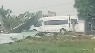 Nam Bộ có mưa giải nhiệt nhưng dông lốc gây nhiều thiệt hại