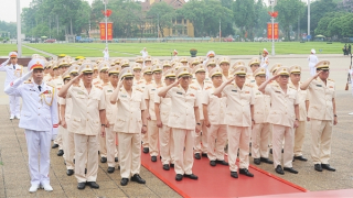 Lãnh đạo Bộ Công an vào Lăng viếng Chủ tịch Hồ Chí Minh