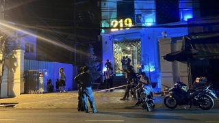 Mâu thuẫn trong lúc thanh toán tiền hát karaoke, 1 nhân viên bị đâm tử vong