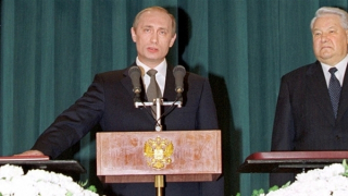 Hình ảnh lễ nhậm chức đầu tiên cách đây 24 năm của Tổng thống Putin