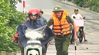 Hỗ trợ nhân dân khắc phục thiệt hại do mưa bão gây ra