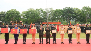 Khen thưởng các tập thể, cá nhân tham gia Đại lễ kỷ niệm Chiến thắng Điện Biên Phủ