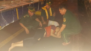 Kịp thời cứu người đàn ông nhảy cầu Phú Mỹ tự tử