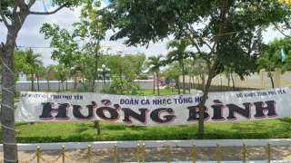 Đoàn ca nhạc tư nhân ghi danh cơ quan Nhà nước trên băng rôn quảng cáo