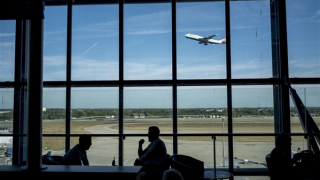 Hàng tỷ USD tiền “bẩn” được mang lậu bằng đường hàng không như thế nào?