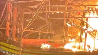 Cứu sống 7 ngư dân bị cháy tàu cá trên biển