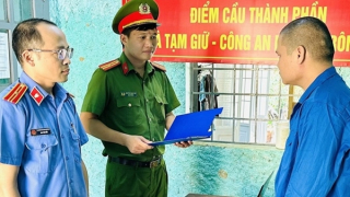 Lên mạng giả "gái" mồi chài, dùng clip “nóng” tống tiền