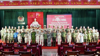 Tuyên dương 20 gương phụ nữ, tuổi trẻ Công an Hòa Bình tiêu biểu