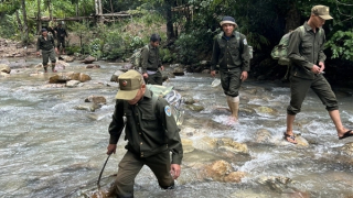 Đồng bào thiểu số chung sức giữ rừng ở miền núi Nam Giang