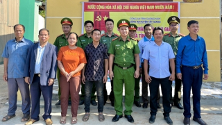 Công an huyện biên giới ở Quảng Nam hỗ trợ xây dựng nhà tình nghĩa cho đồng bào Cơ Tu