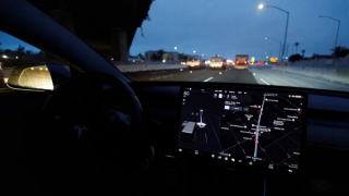Bản nâng cấp hệ thống lái tự động của Tesla bị kiểm tra