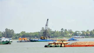 Tìm người bị 2 đối tượng lừa đảo xin giấy phép khai thác cát ở An Giang và Đồng Tháp