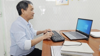 Người cha mù lòa truyền động lực vượt khó cho thủ lĩnh đoàn