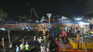 Hãi hùng khoảnh khắc biển quảng cáo rơi tại Ấn Độ khiến 14 người chết