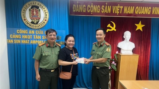 Đại úy Công an cửa khẩu trả lại hành khách gần 50 triệu đồng đánh rơi
