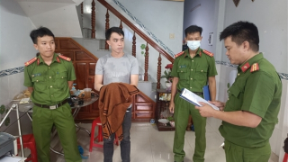 Từ quê ra phố “ăn bay” rồi dẫn vợ đi mua sắm