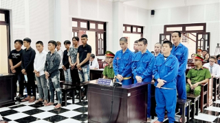 Mâu thuẫn trên mạng, hai nhóm đâm chém nhau khiến 1 người chết