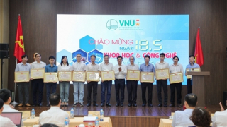 Các nhà khoa học là trụ cột vững chắc để xây dựng đại học nghiên cứu, đổi mới sáng tạo