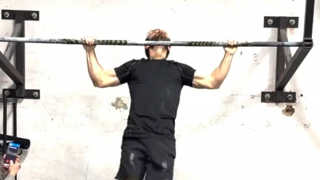 Giảng viên Đại học Harvard lập kỷ lục… kéo xà