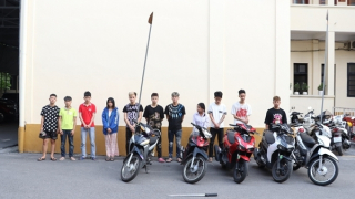 Bắt nhóm thanh thiếu niên cầm dao “phóng lợn” gây rối trật tự công cộng