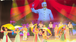 Khai mạc Liên hoan Tiếng hát làng Sen năm 2024