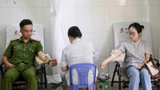 Cán bộ Cảnh sát PCCC cùng vợ hàng chục lần hiến máu cứu người