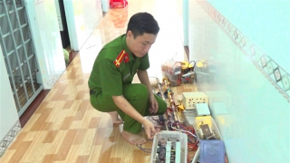 Công an tuyên truyền, nhắc nhở người dân không dùng xung điện đánh bắt thuỷ sản ở Cà Mau