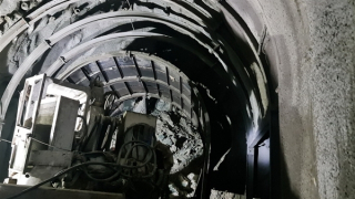 Tạm dừng ôtô đi qua đèo Thị để khắc phục sự cố sạt lở hầm đường sắt Chí Thạnh