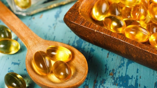 Sử dụng viên bổ sung dầu cá thường xuyên có thể tăng nguy cơ bị bệnh tim lần đầu và đột quỵ