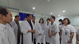 Phó Chủ tịch Quốc hội và Bộ trưởng Bộ Y tế thăm hỏi nạn nhân vụ cháy